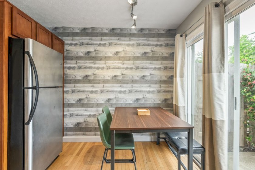 1211 Weybridge Rd