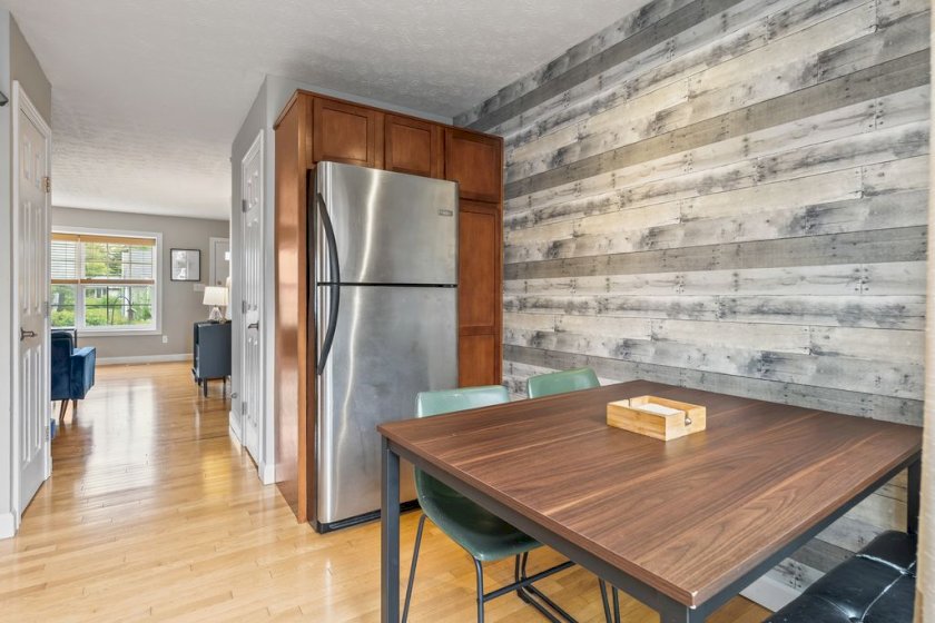 1211 Weybridge Rd