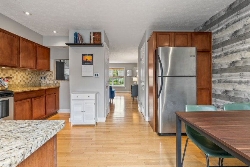 1211 Weybridge Rd