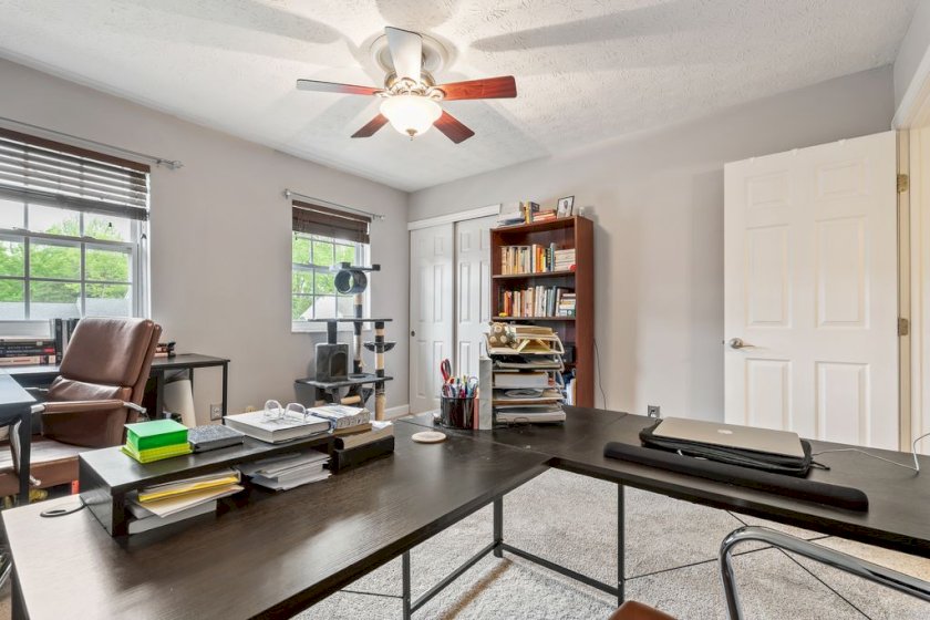 1211 Weybridge Rd