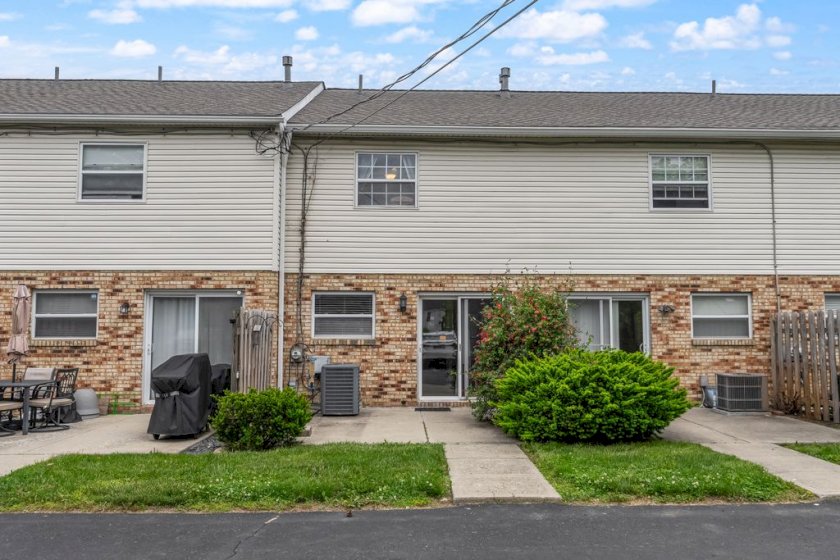 1211 Weybridge Rd