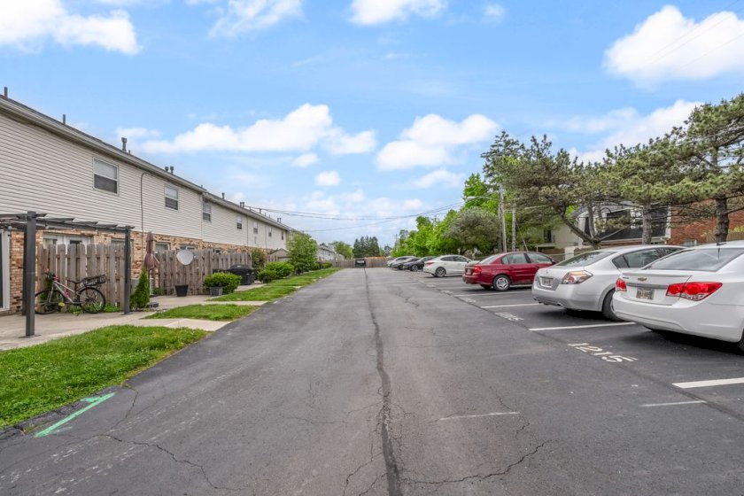 1211 Weybridge Rd