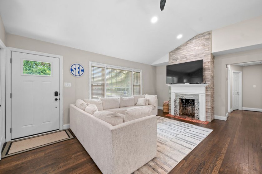 677 Mount Vernon Dr