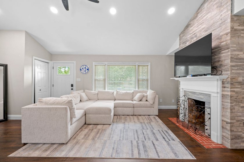 677 Mount Vernon Dr