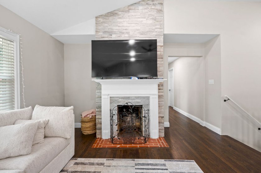 677 Mount Vernon Dr