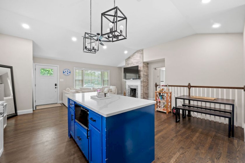 677 Mount Vernon Dr