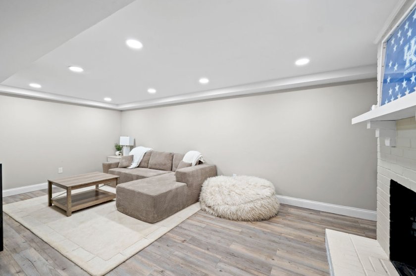 677 Mount Vernon Dr