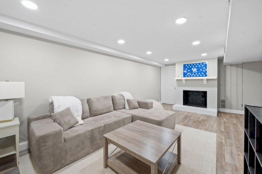 677 Mount Vernon Dr