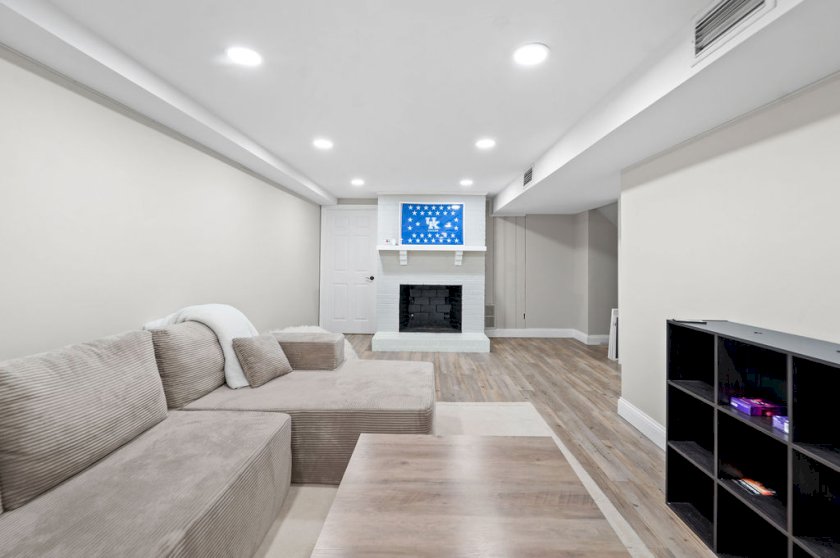 677 Mount Vernon Dr