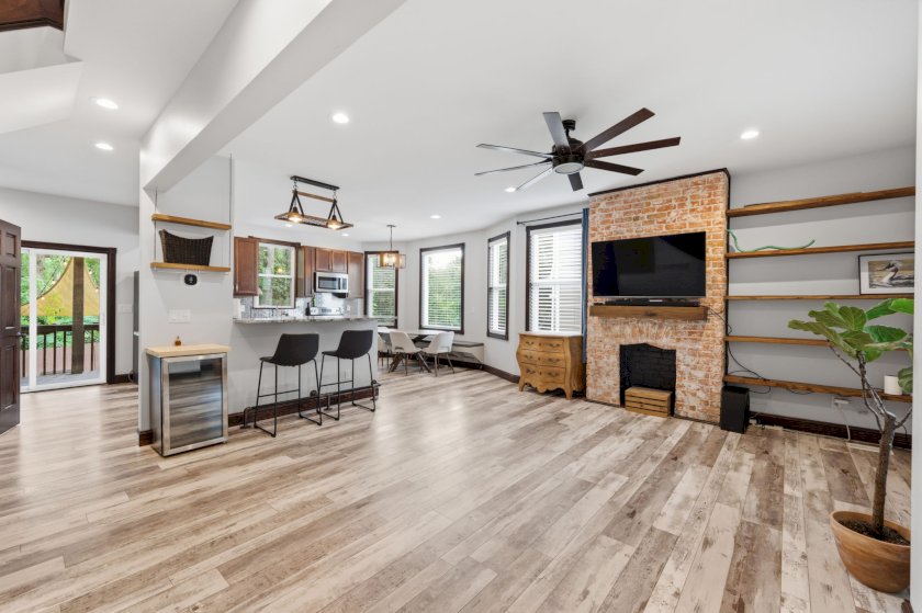 106 Juergens Ave