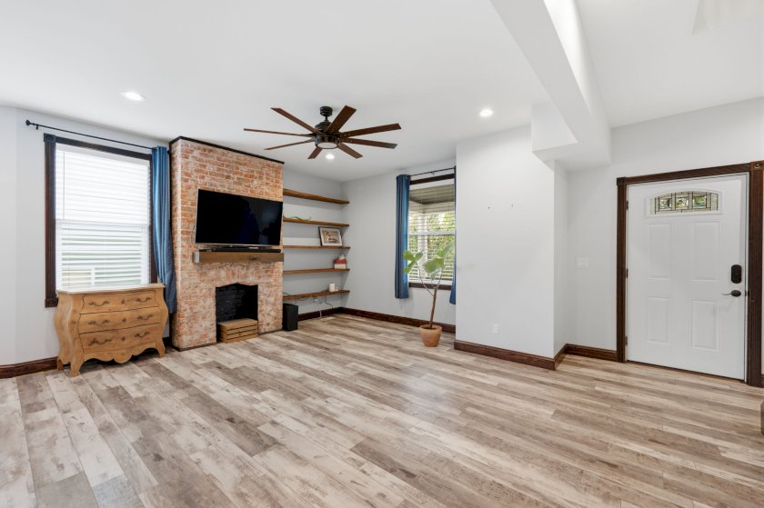 106 Juergens Ave