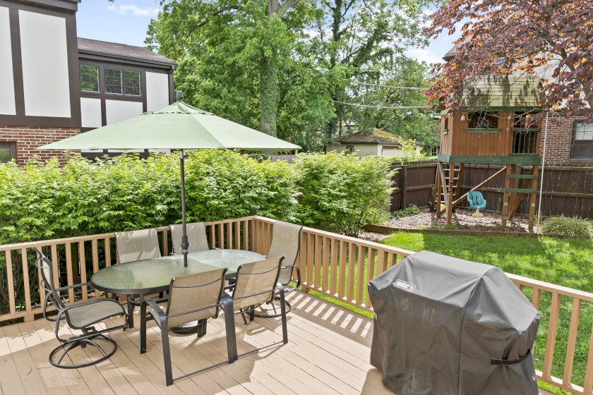 3935 EILEEN DR