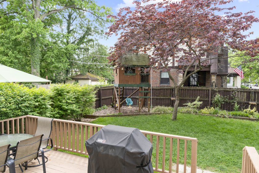 3935 EILEEN DR