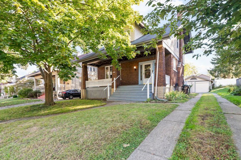 3746 Andrew Ave