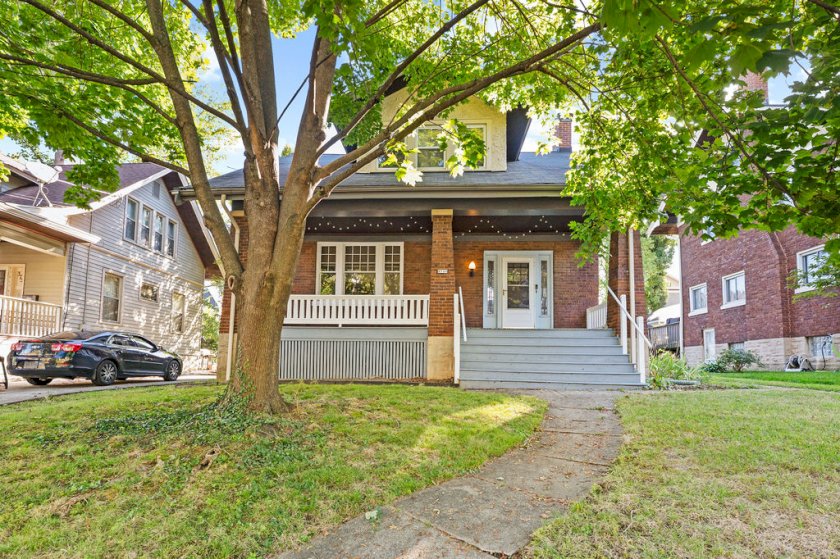 3746 Andrew Ave
