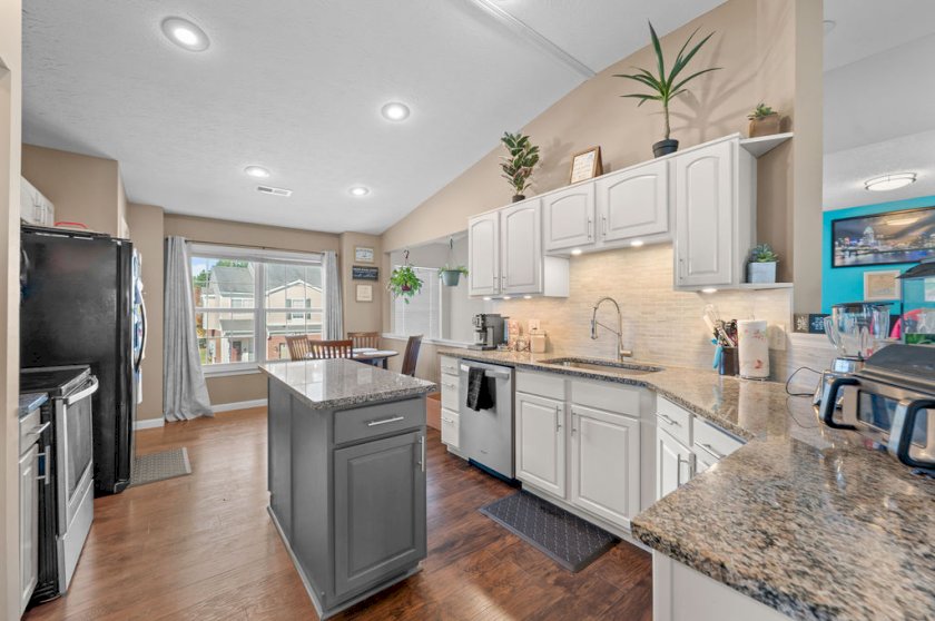 2461 Aldermont Ct