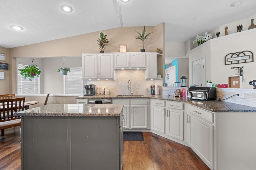 2461 Aldermont Ct