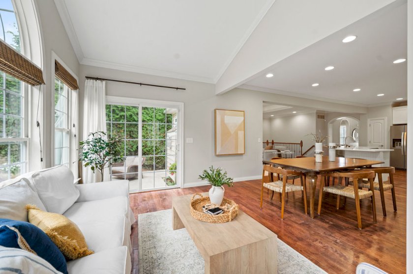 7437 Madeira Pines Dr