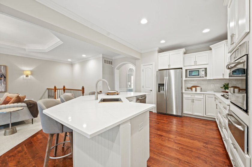 7437 Madeira Pines Dr