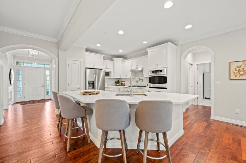 7437 Madeira Pines Dr