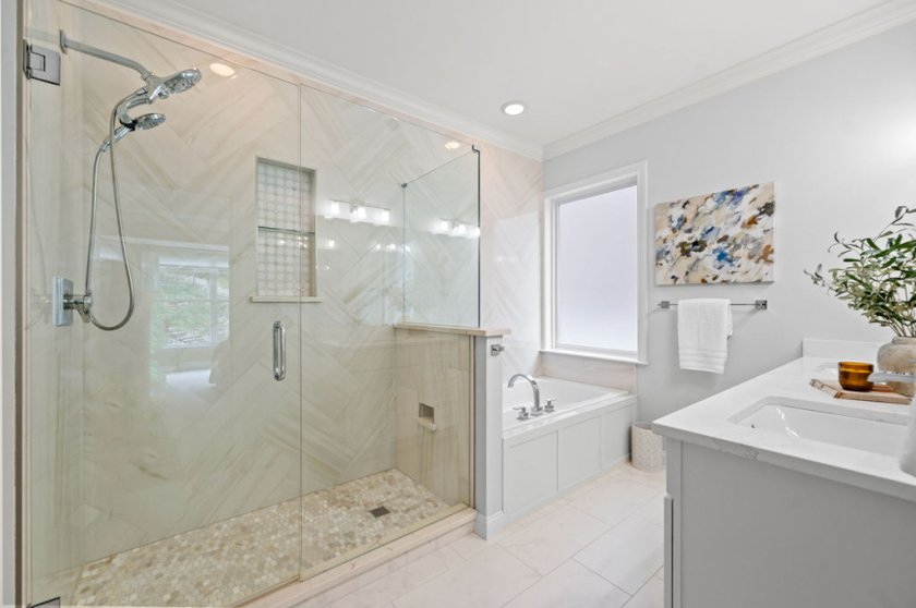 7437 Madeira Pines Dr