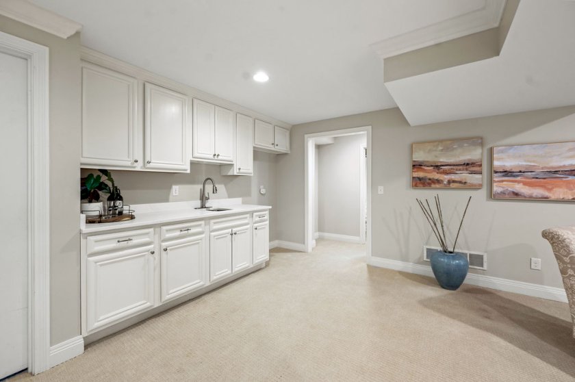 7437 Madeira Pines Dr