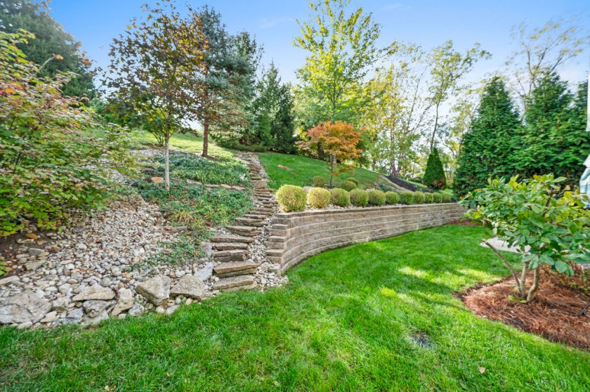 7437 Madeira Pines Dr