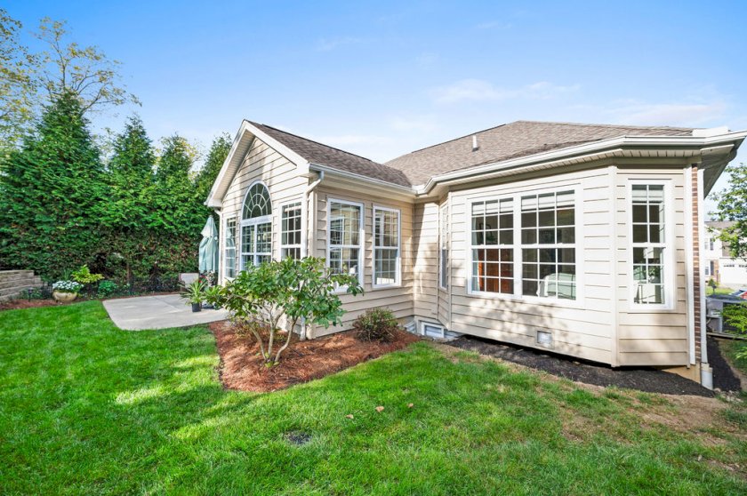 7437 Madeira Pines Dr
