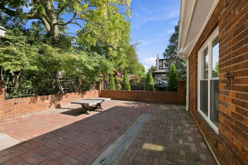 2514 Moundview Dr