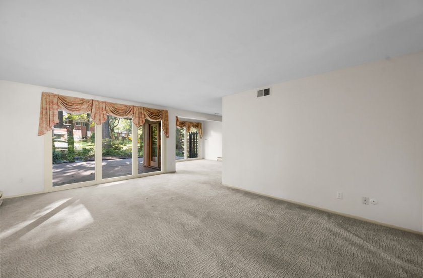 7666 Pineglen Dr