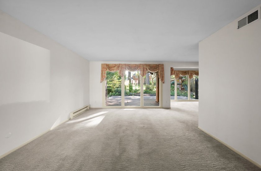 7666 Pineglen Dr