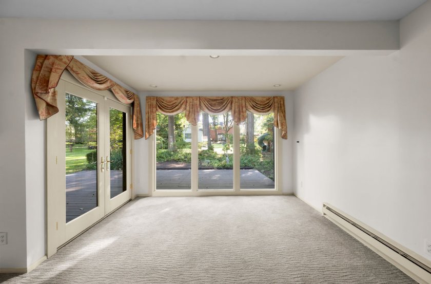 7666 Pineglen Dr