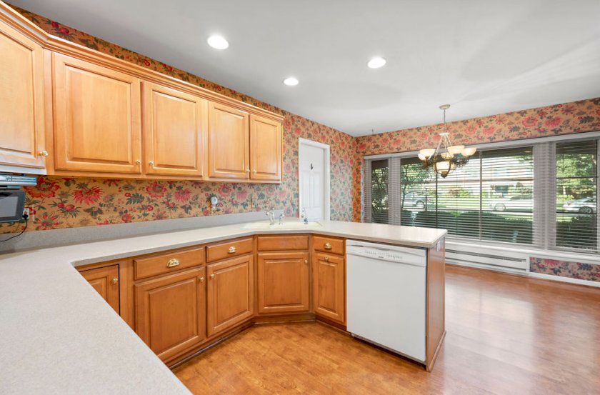 7666 Pineglen Dr