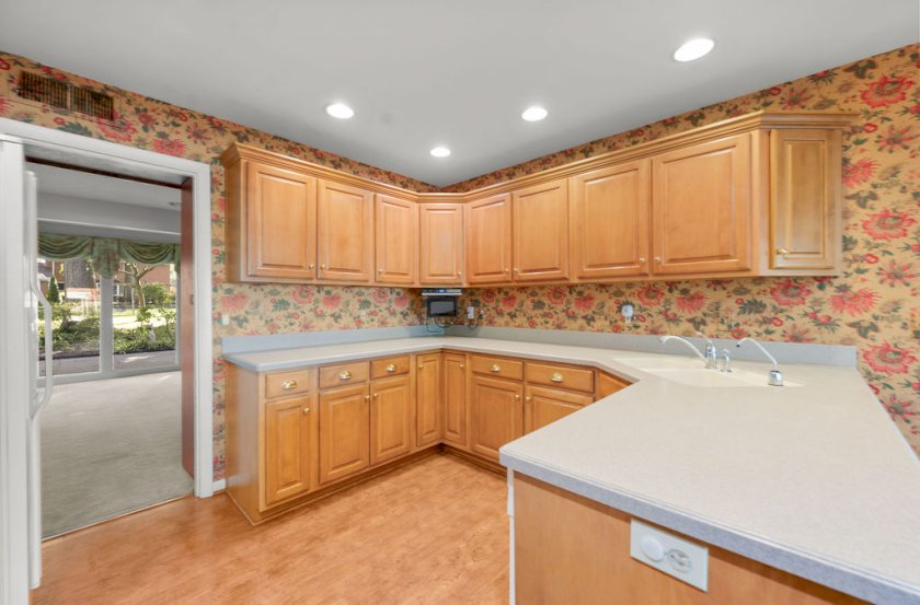 7666 Pineglen Dr