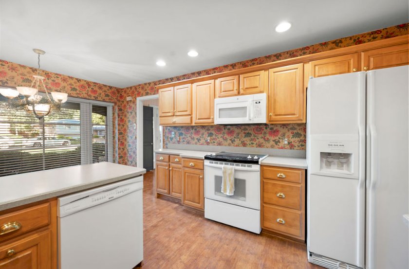 7666 Pineglen Dr