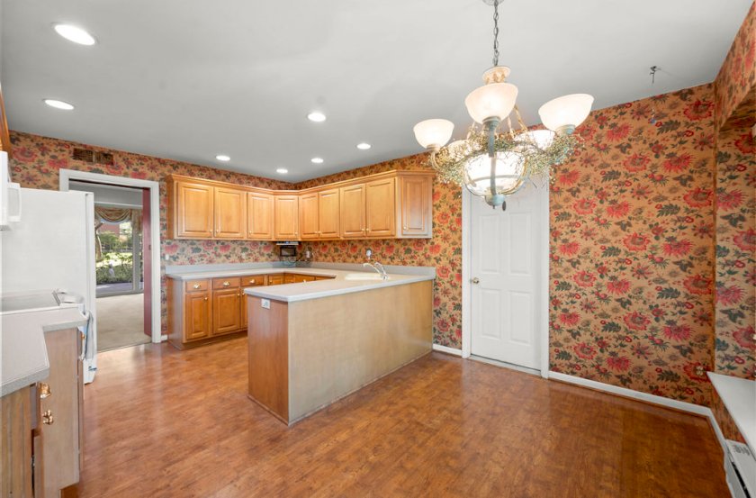 7666 Pineglen Dr