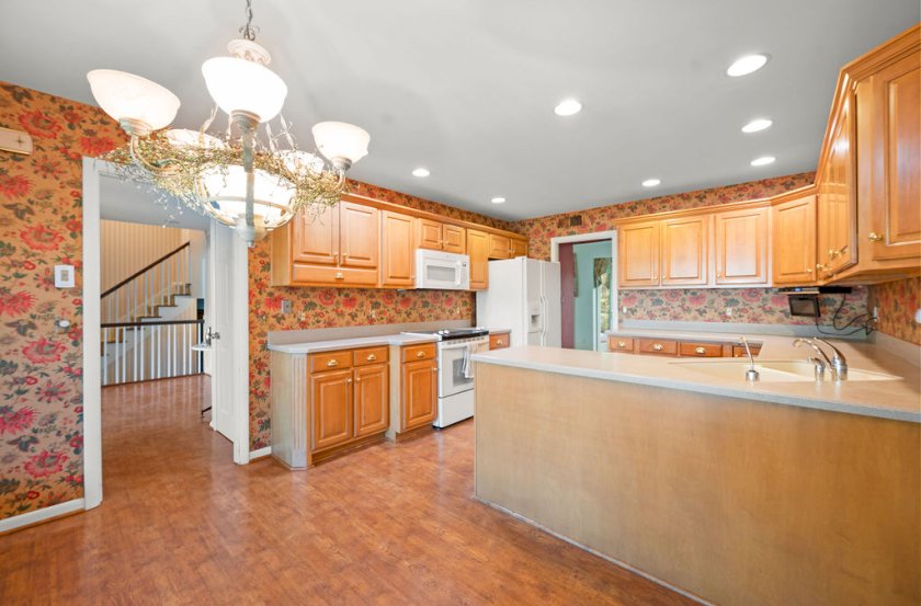 7666 Pineglen Dr