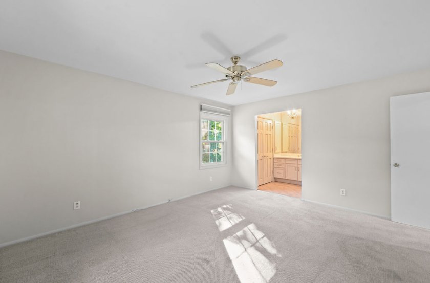 7666 Pineglen Dr