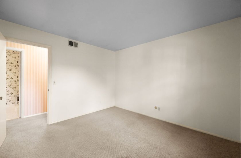 7666 Pineglen Dr