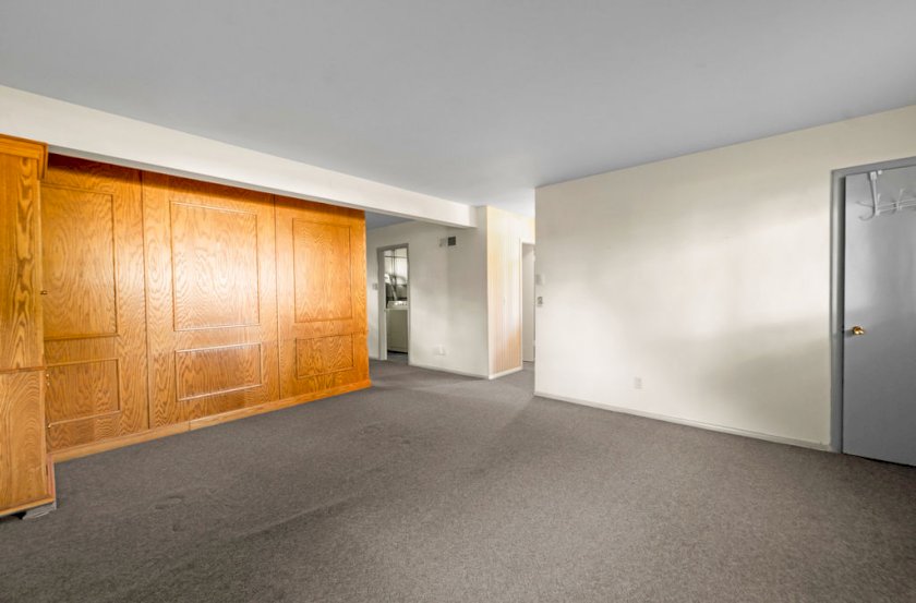 7666 Pineglen Dr