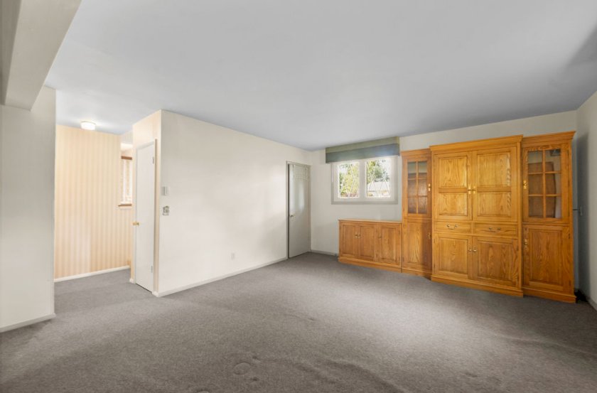 7666 Pineglen Dr