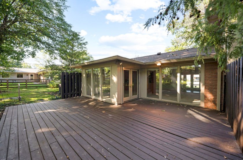 7666 Pineglen Dr