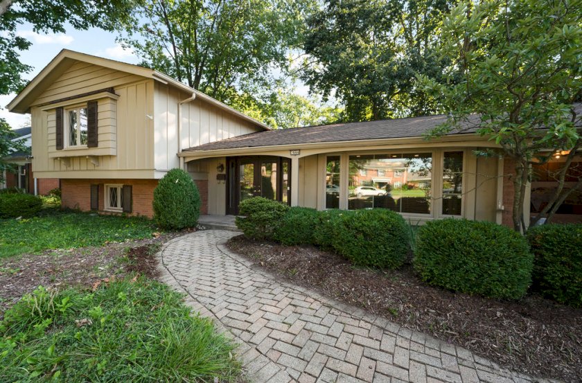 7666 Pineglen Dr