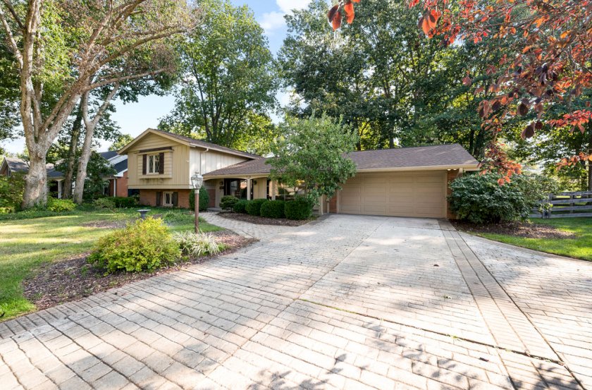 7666 Pineglen Dr