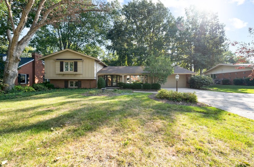 7666 Pineglen Dr