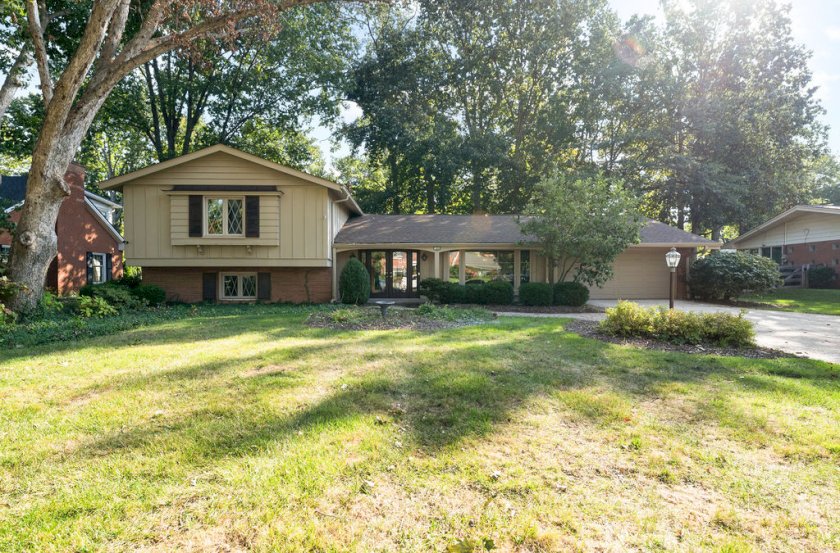 7666 Pineglen Dr