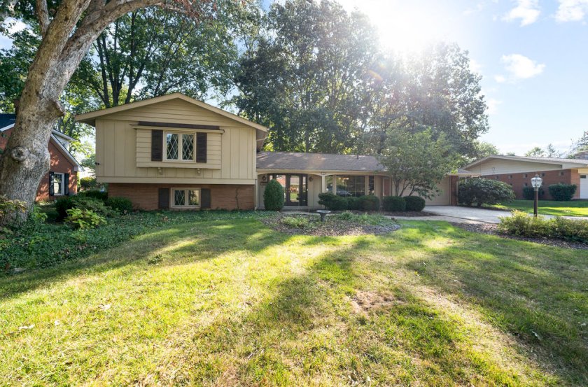 7666 Pineglen Dr