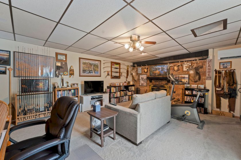 965 Hollytree Dr