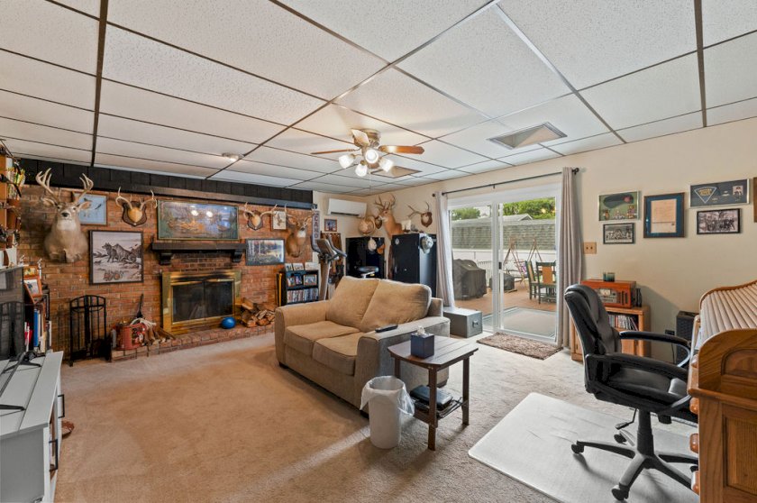 965 Hollytree Dr
