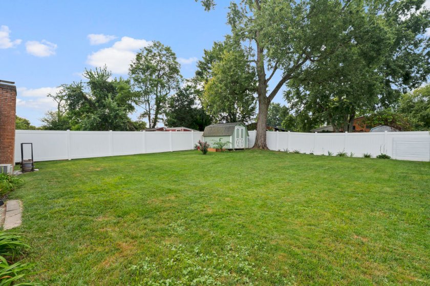 965 Hollytree Dr